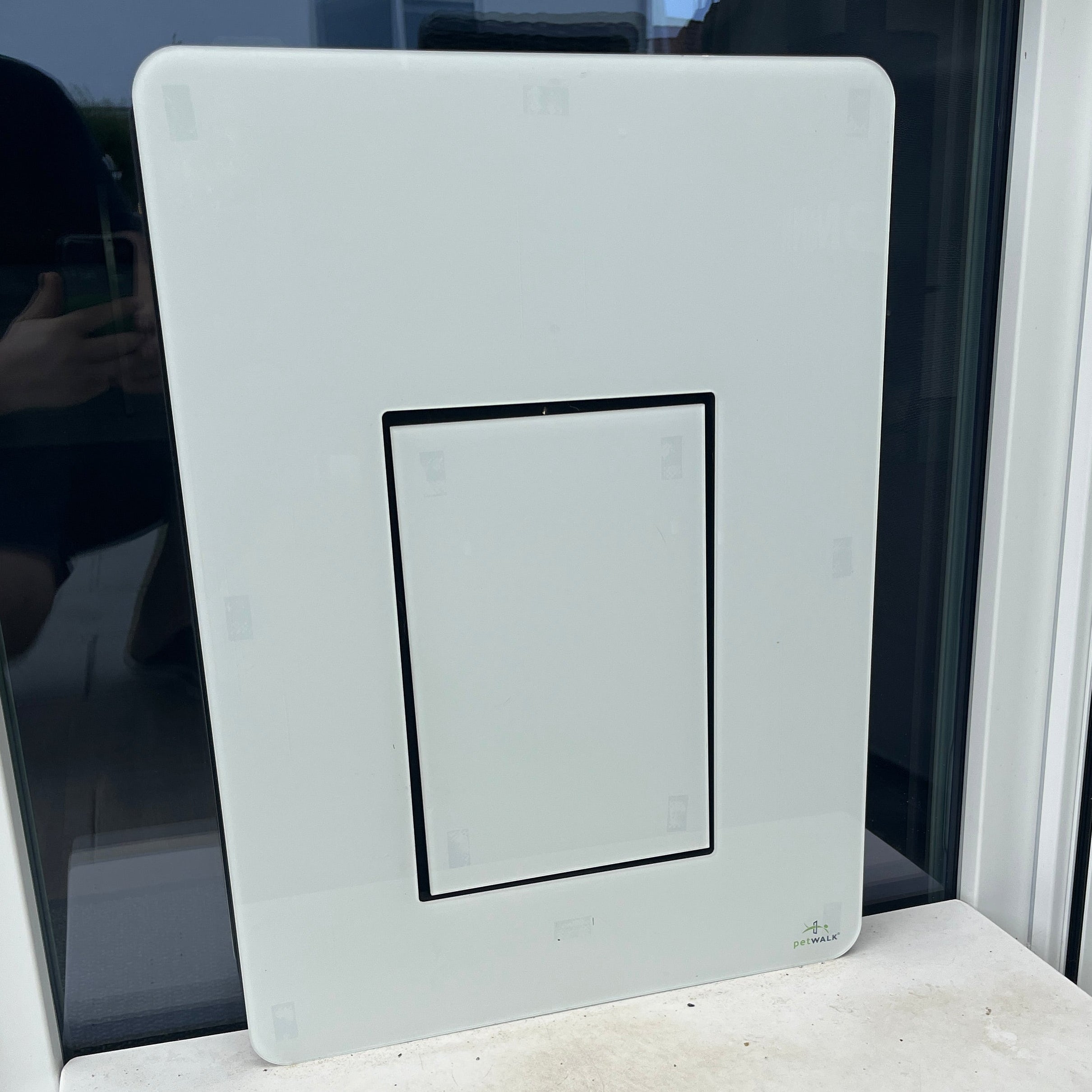 Kundenfoto: petWALK Tiertüre in Glas verbaut